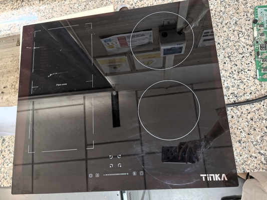 セラミックストーブ 60cm 電動調理台バーナー 4つの調理ゾーンを持つ黒いガラス調理台